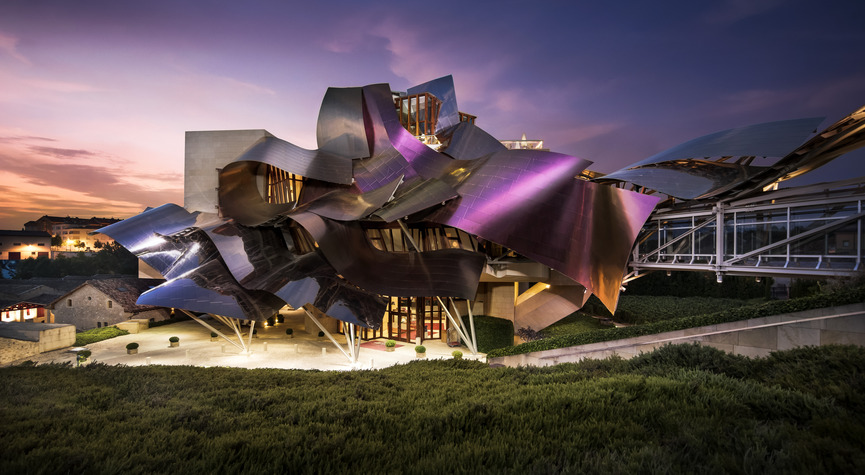 Ghery-noche-riscal