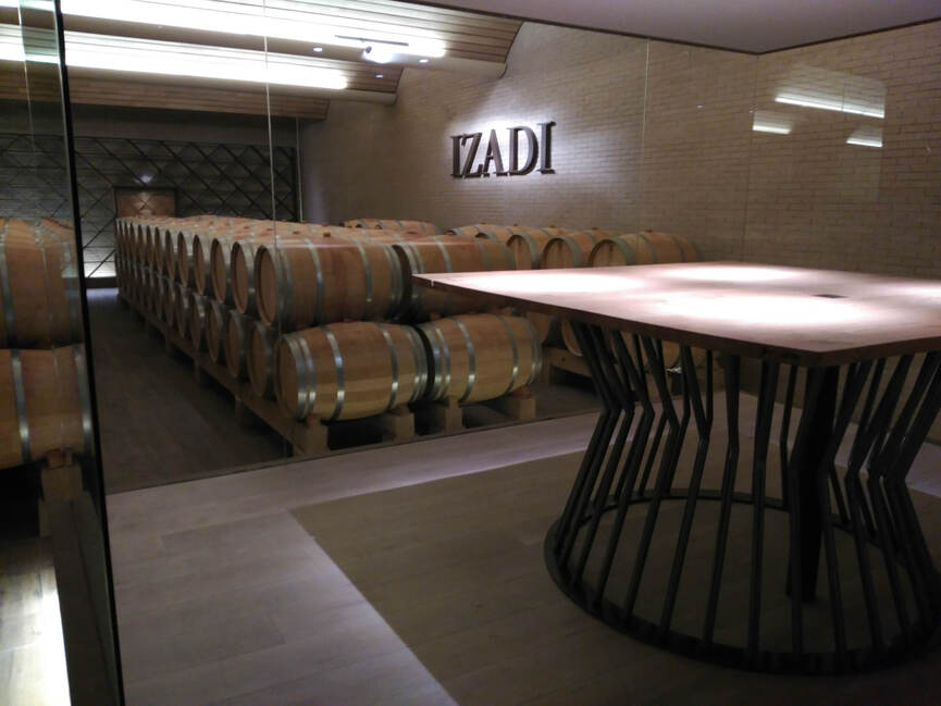 Izadi-sala-catas